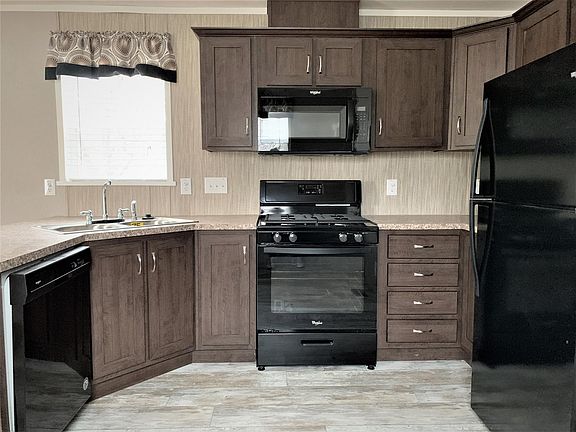 4th image of 16830 Victoria Ln