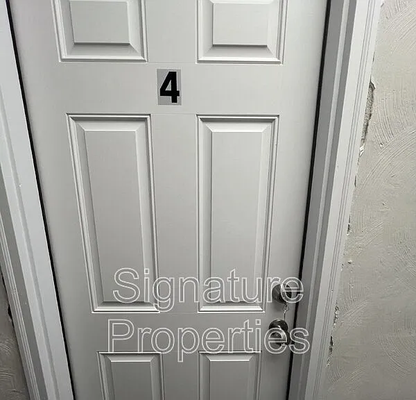 2711 Detroit St #4 — Photo 2