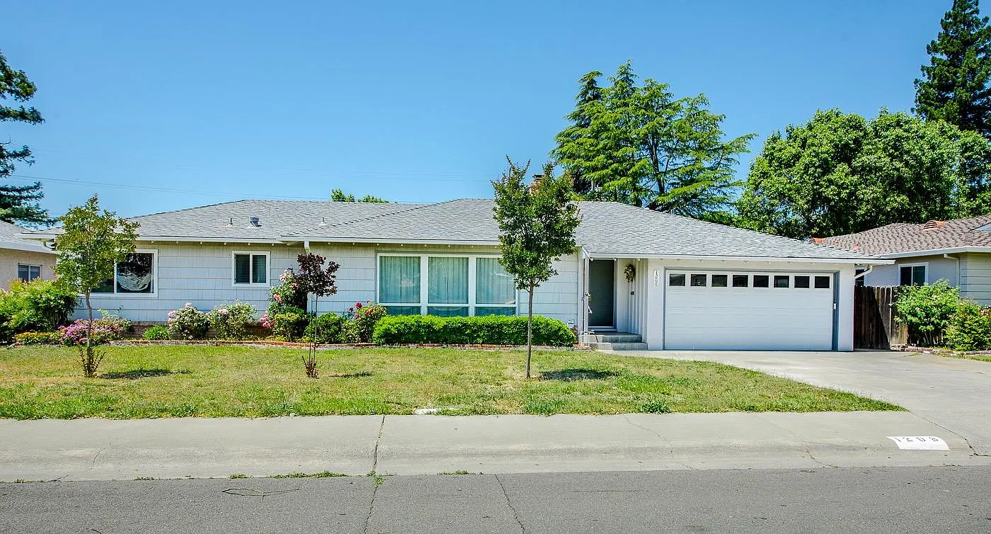 1208 Westway Dr photo 1