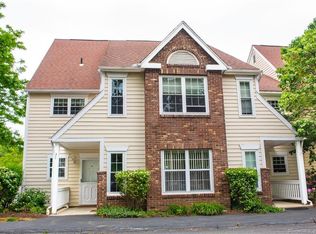 15 Janet Cir UNIT B, Bridgeport, CT 06606