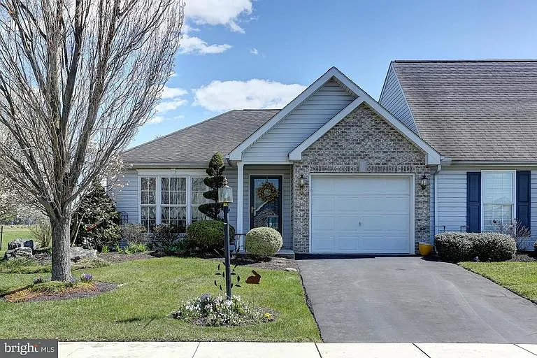 24 Ridgeway Dr photo 1