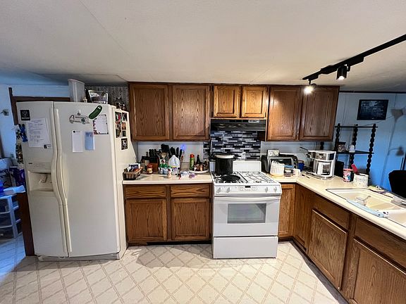 4th image of 300 E Spencer St #24