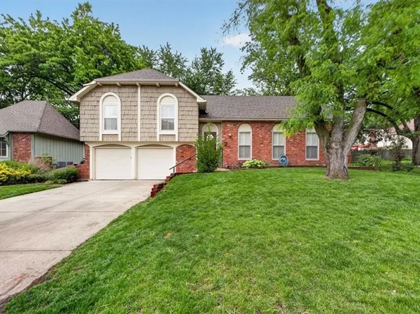 8804 W 92nd St, Overland Park, KS 66212