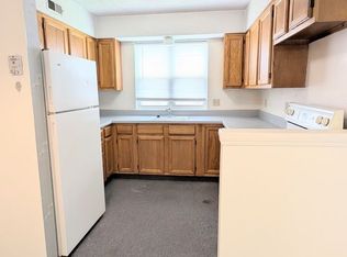 1704 E 24th Ave APT 3, Hutchinson, KS 67502