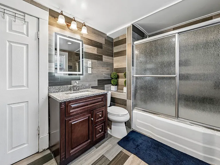 1425 Kenmore Ave — Photo 5