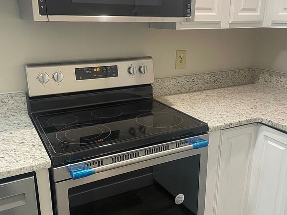 5th image of 2901 A St APT 211