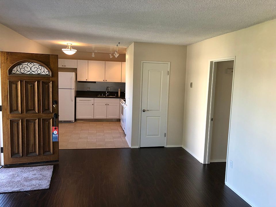 Livingroom looking into kitchen