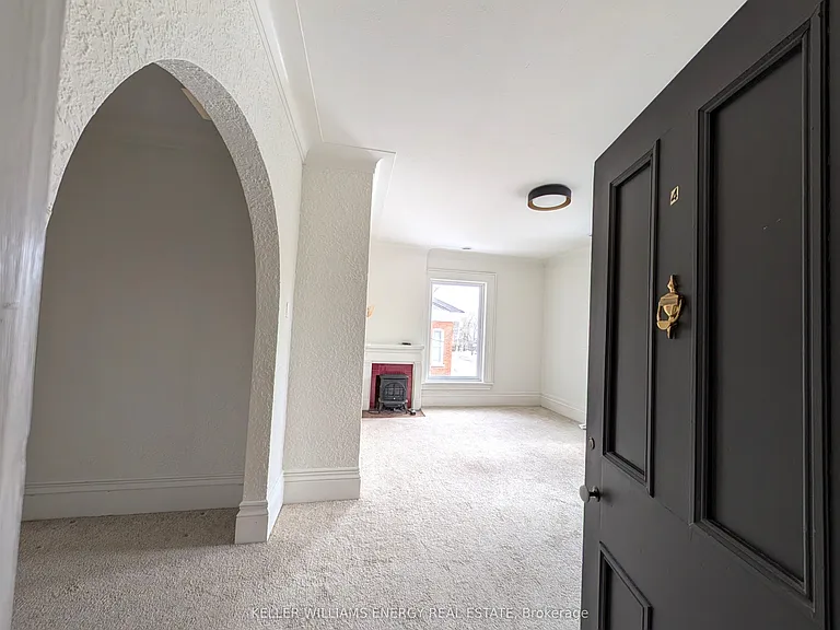 35 King St #4 — Photo 3