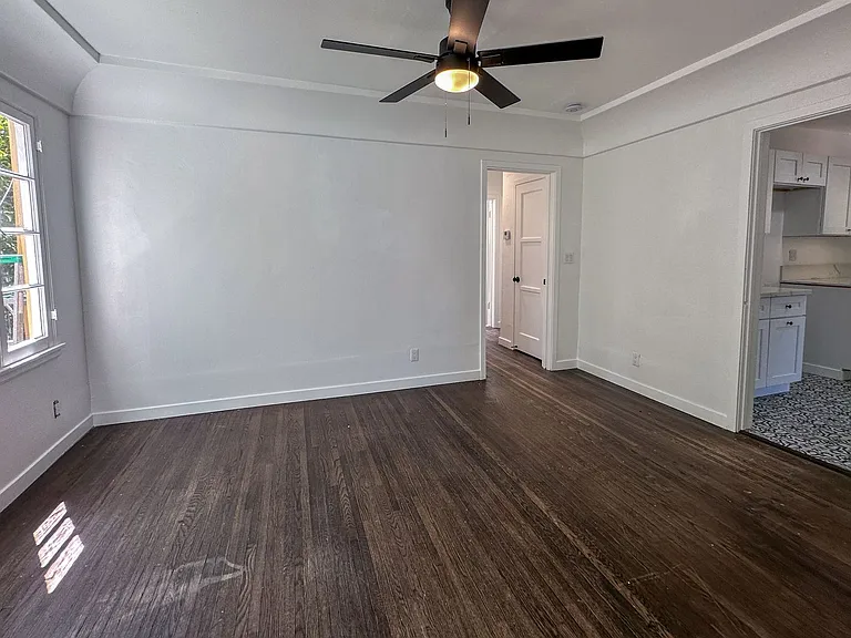 1521 S Stanley Ave — Photo 9