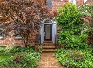447 N Polo Dr, Saint Louis, MO 63105