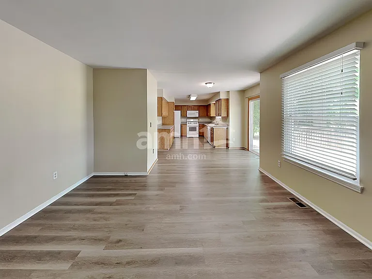 21216 W Chastworth Ln — Photo 9
