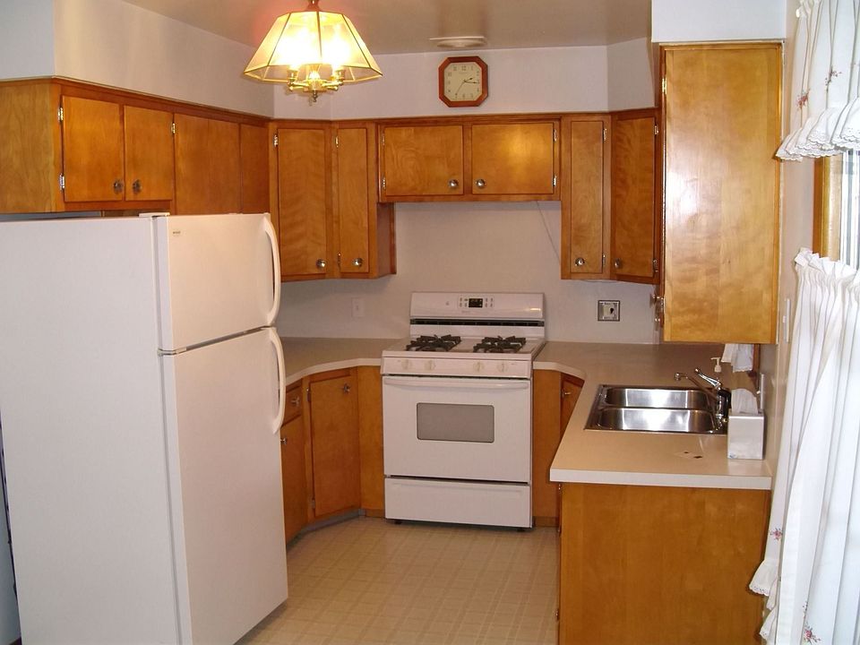 2nd image of 105 Sunset Ave N