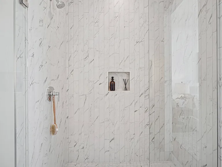 Shoootin-8-TheLindley-Penthouse-Bathroom-4