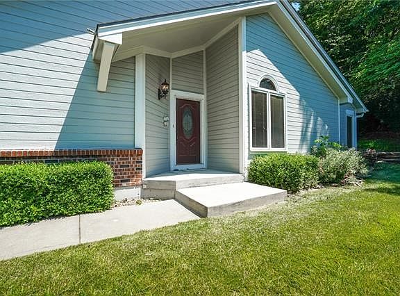 2nd image of 3009 S Redwood Dr #B