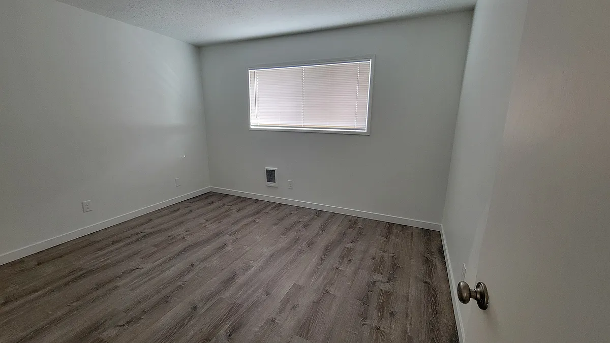 Building Photo - 21724 SE Alder Dr #3