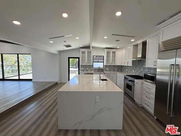 3565 Multiview Dr — Photo 10