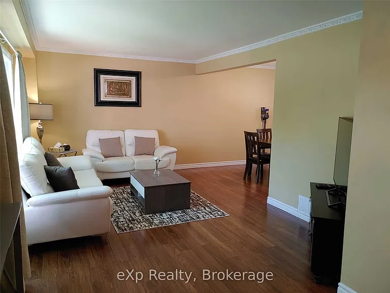 96 Larch St #UPPER — Photo 5