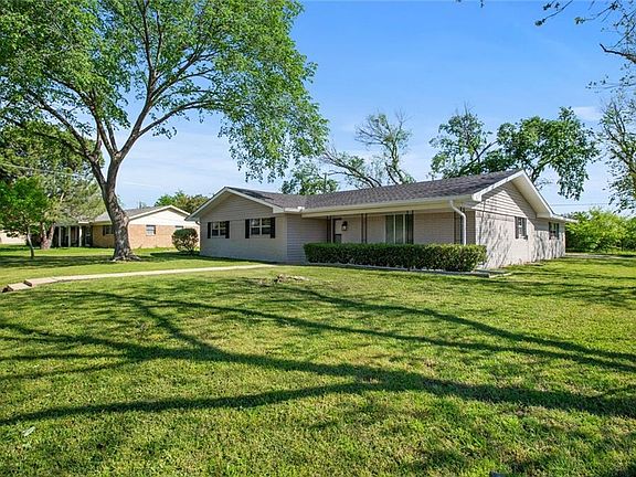 3rd image of 281 Weldon Dr