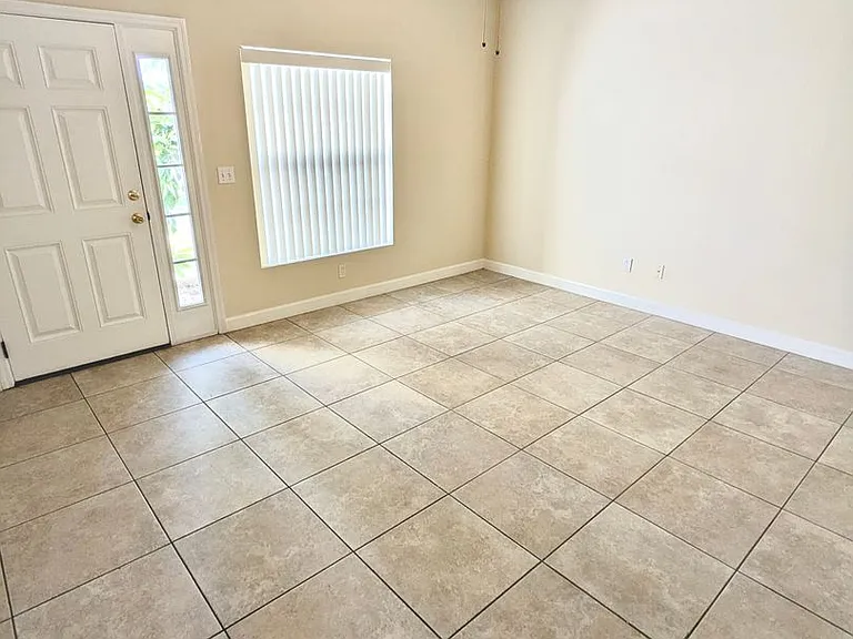 1918 Yellowfin Dr — Photo 4