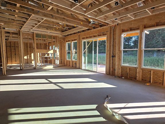 4th image of 611 Dusty Trail Rd