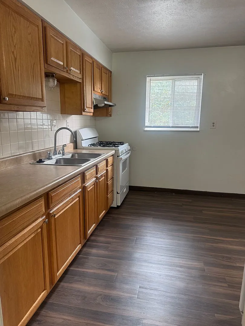516 9th Avenue — Photo 3
