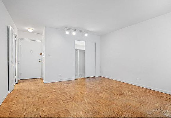 3rd image of 155 E 34th St APT 15M