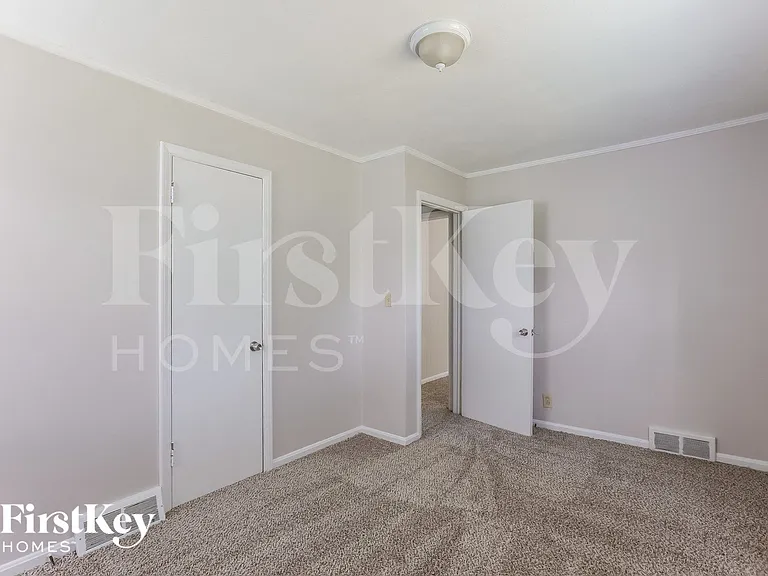 8405 E 47th St — Photo 11