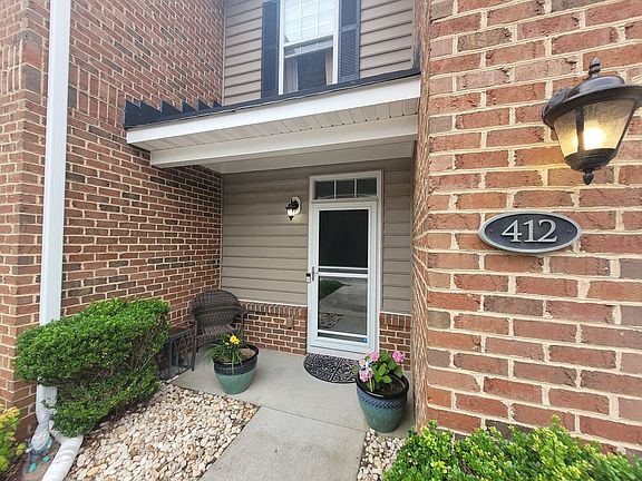 4th image of 412 Fieldstone Glen Way