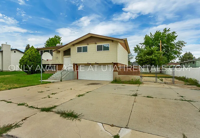 262 E 1165 N — Photo 25