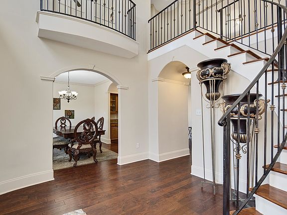 4th image of 2339 Meverett Ln