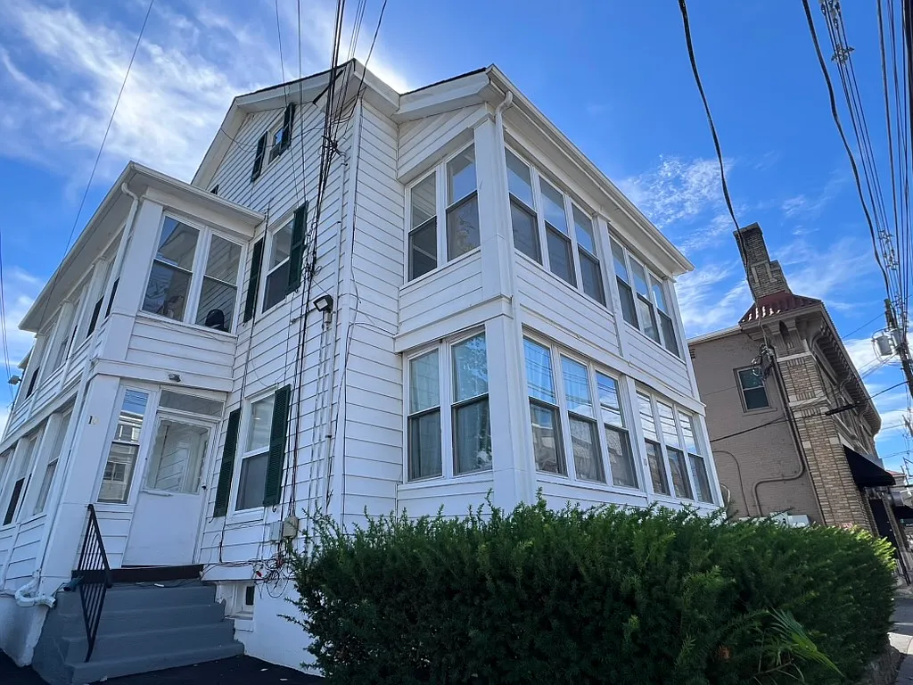 2 bed, 800 sqft, $2,400 — Photo 2