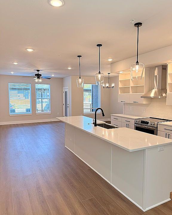 1st image of 3319 SE Mp Pkwy #101
