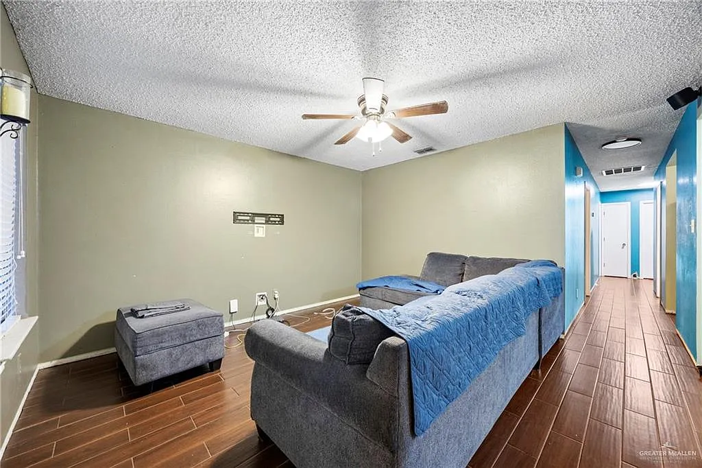 3 bed, 2.0 bath, 1092 sqft, $1,500 — Photo 2