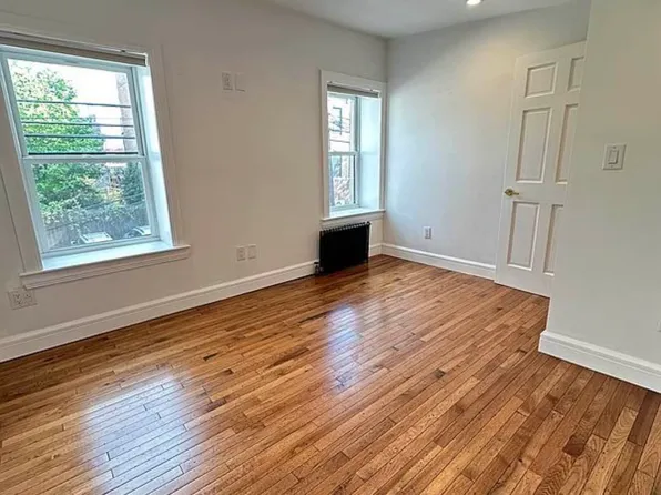 396 Bond Street image 9 of 14