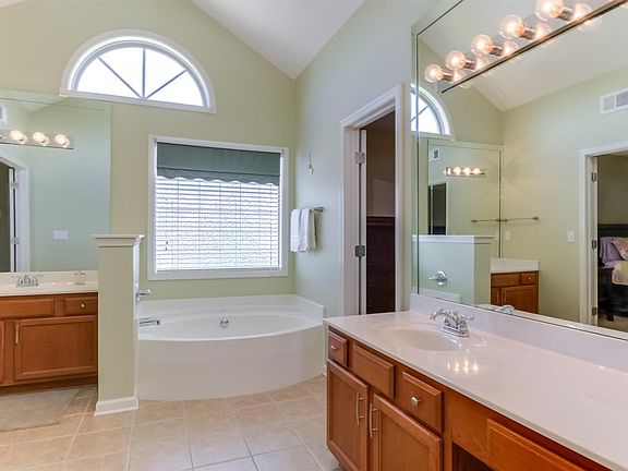 5th image of 668 Maidencane Dr