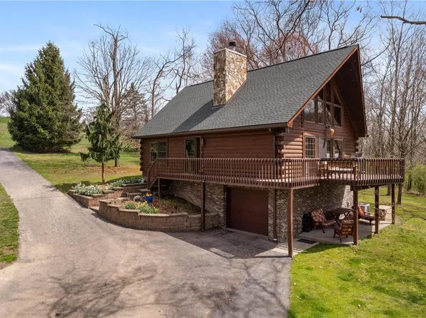 808 Locust Woods Ln, Tarentum, PA 15084