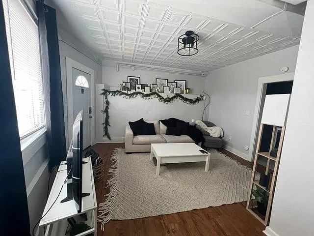 27 Cowan St #1 — Photo 6