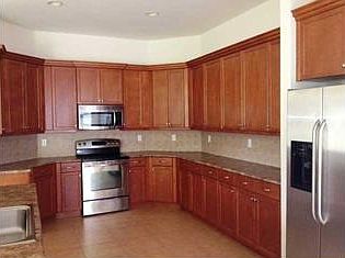 3rd image of 2073 Plainfield Dr SW