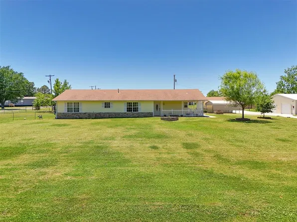 1006 E Highland St, Tecumseh, OK 74873