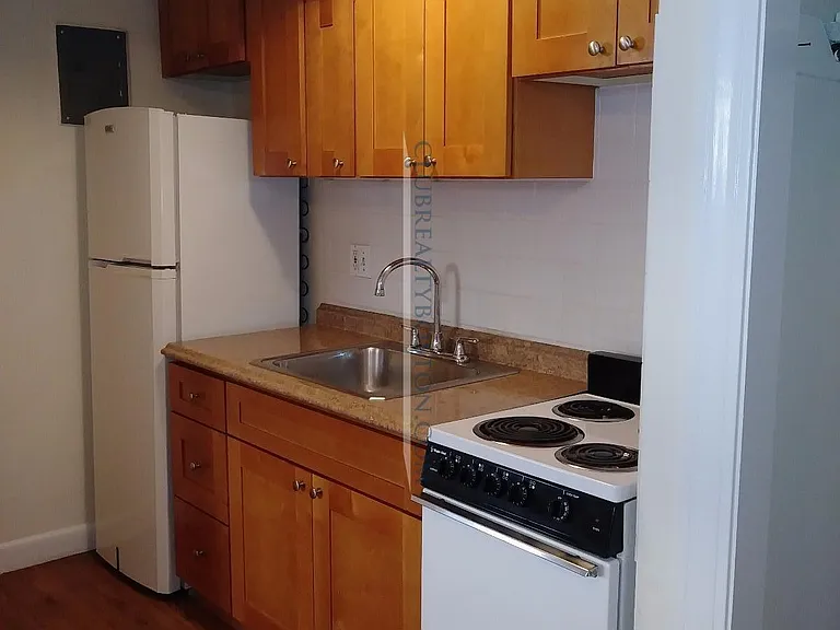 160 N Beacon St #1A — Photo 2