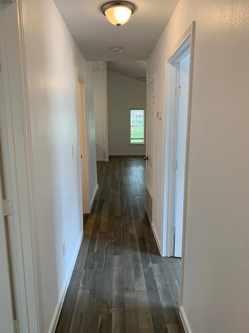 Spacious And Clean 3 Br House - Looking For The Right People To Call Home! — Photo 4