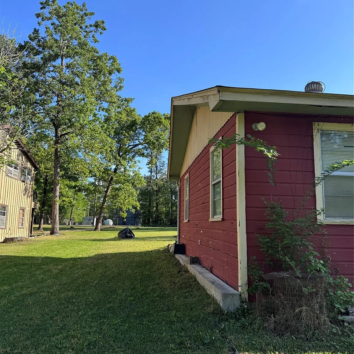 3 bed, 2.0 bath, 1199 sqft, $1,800 — Photo 3