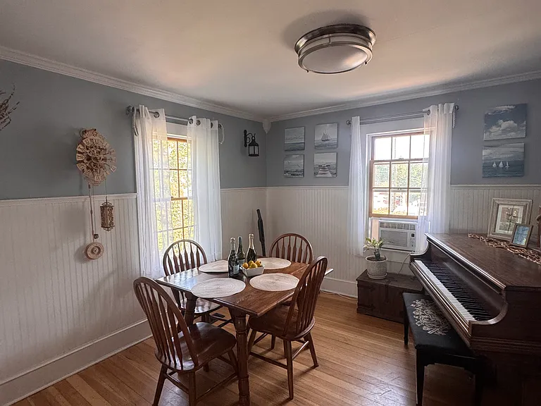 183 Babcock St — Photo 6