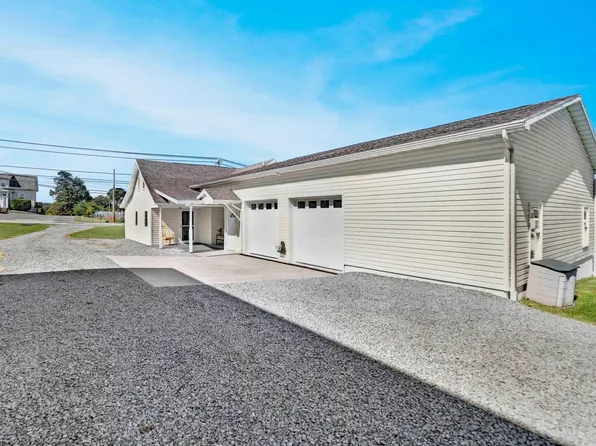 1523 Grafton Rd, Morgantown, WV 26508