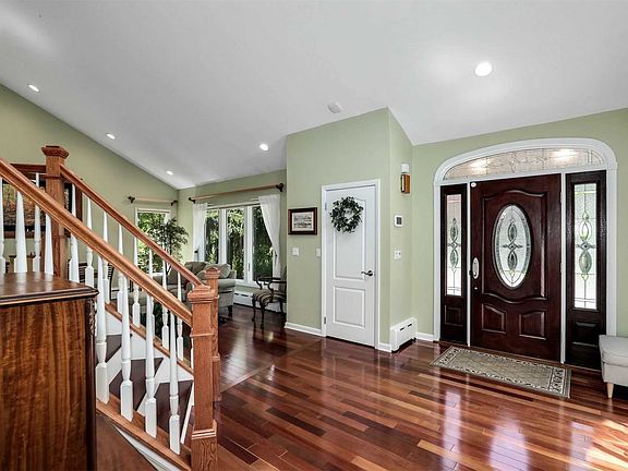 4th image of 20 E Artisan Ave