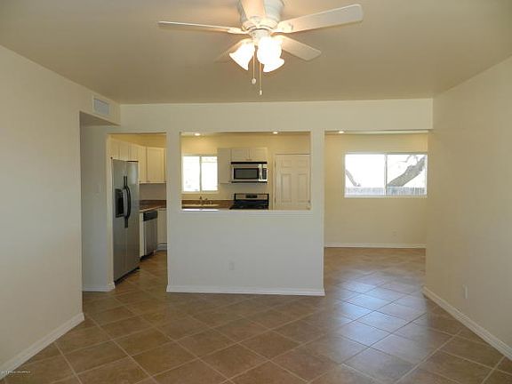 3rd image of 3902 Highland View Dr