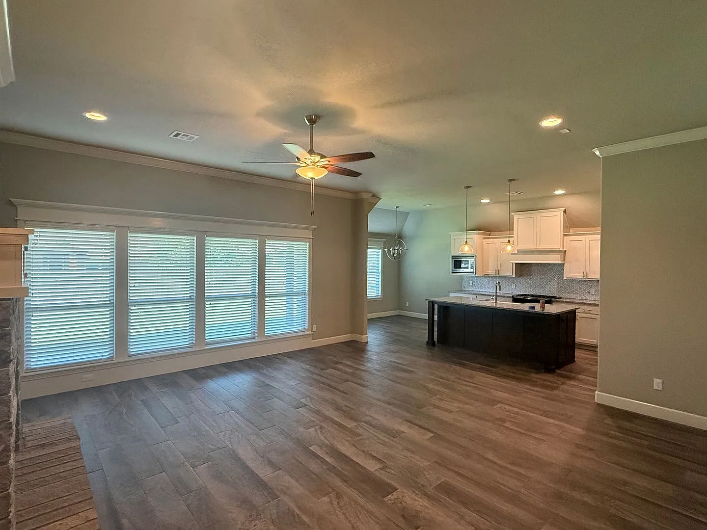 Fantastic 3 Bed 2 Bath with 3 Car Garage — Photo 2