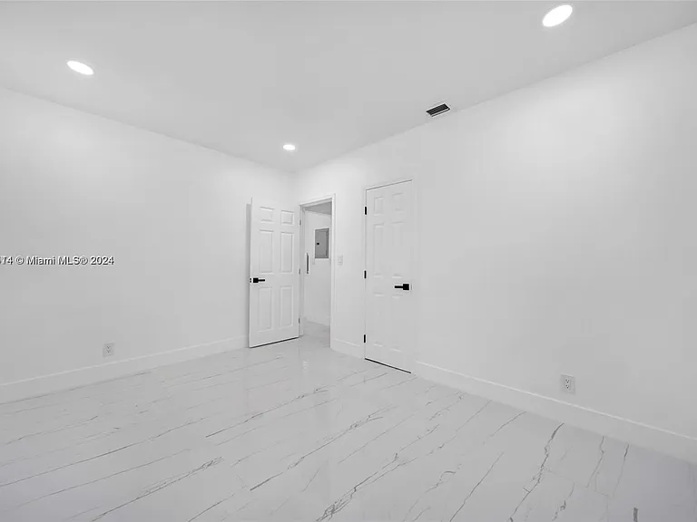 5509 NW 5th Ct — Photo 7