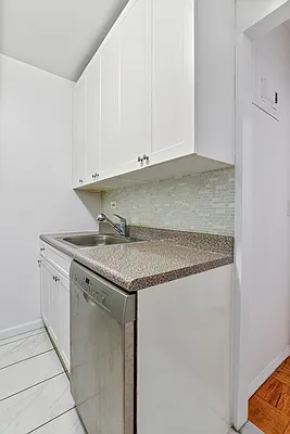 Rented by Plaza Real Estate Group | media 36