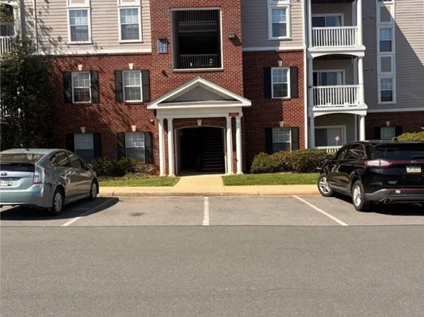 192 Yellowstone Dr APT 306, Charlottesville, VA 22903